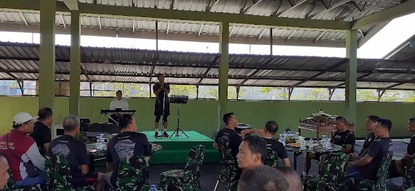 Korem Bhaskara Jaya Rayakan HUT TNI Dibalut Potong Tumpeng Korem Bhaskara Jaya Rayakan HUT TNI Dibalut Potong Tumpeng