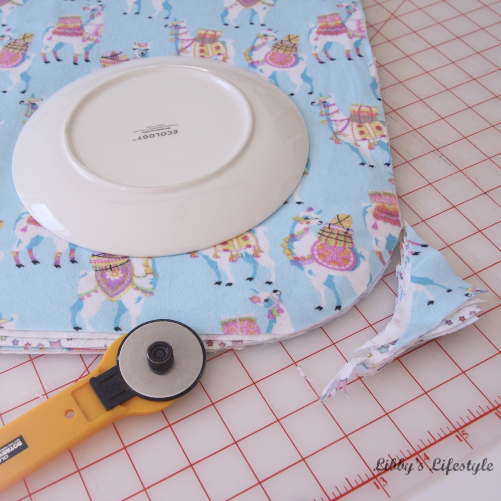 Receiving blanket, swaddling blanket tutorial the perfect gift for any new born or mumtobe