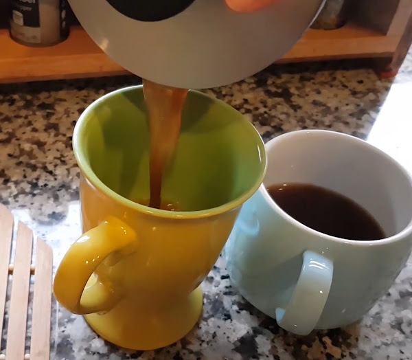 French Press kahve yapımı ve çekirdekleri öğütmek için mükemmel fikir