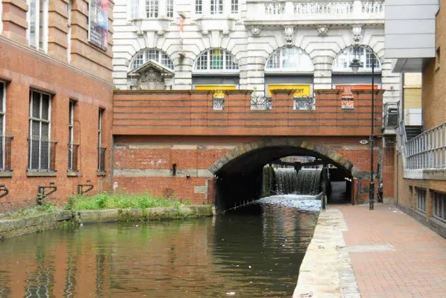 Things to do in Manchester for a day - Take a walk on the canal
