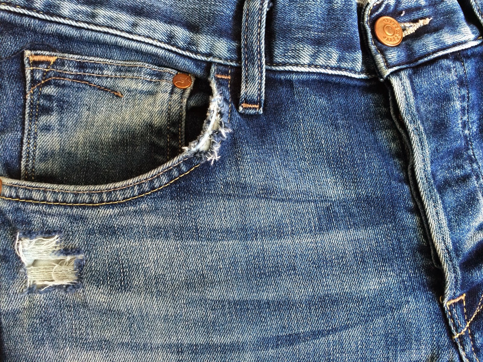 Etrala London Blog : DIY: Distressed Boyfriend Jeans