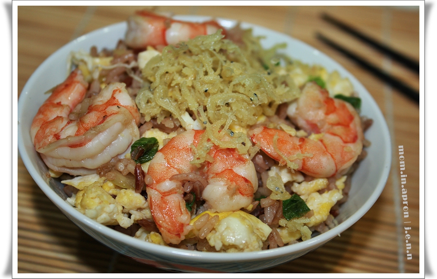 mom . in . apron: Fried rice with prawns & silverfish