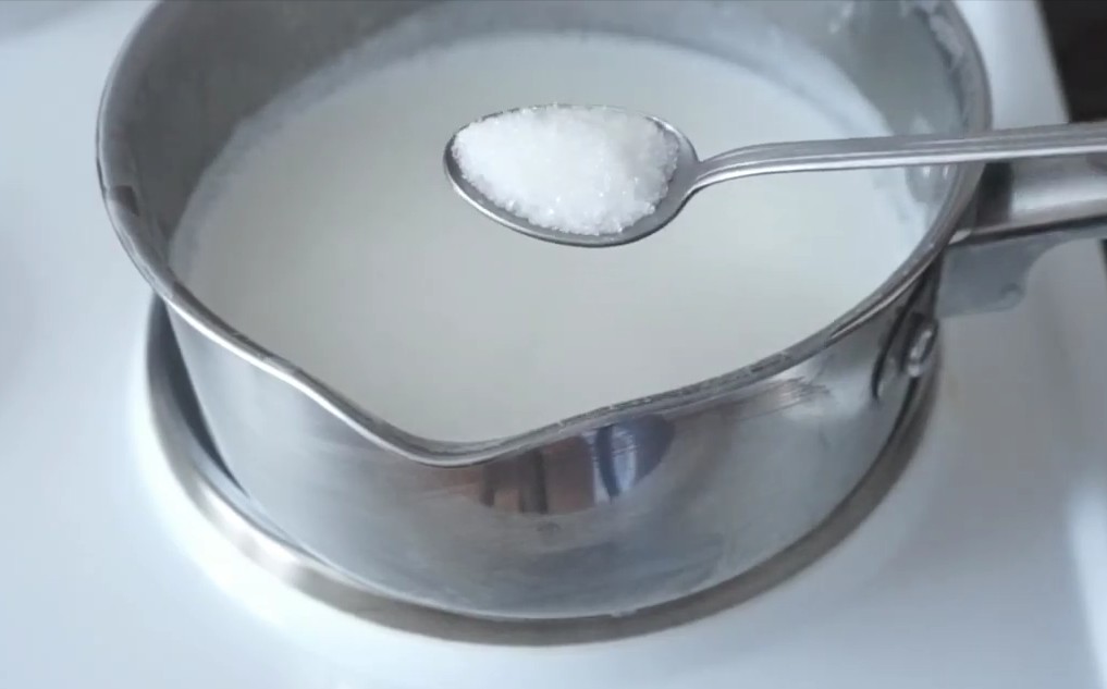 как сварить молоко в микроволновке