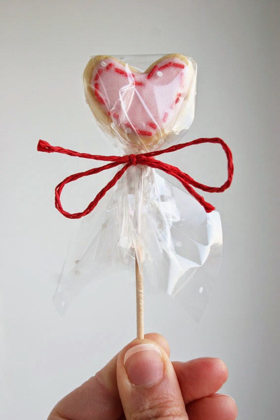 Galleta piruleta corazón envuelta en celofán