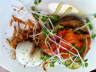 Tostada Francesa con Gravlax y Palta.