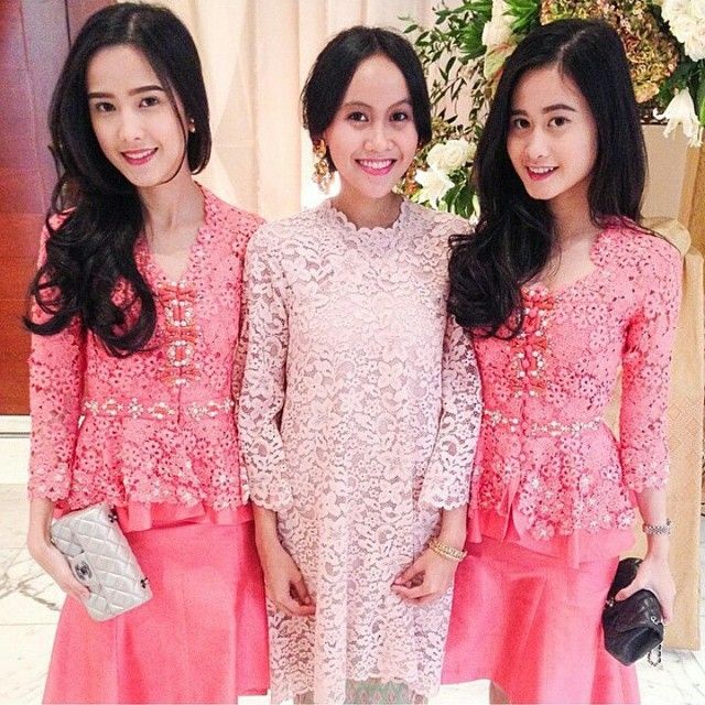 21 model kebaya  modern  untuk wisuda warna  peach  bagus 