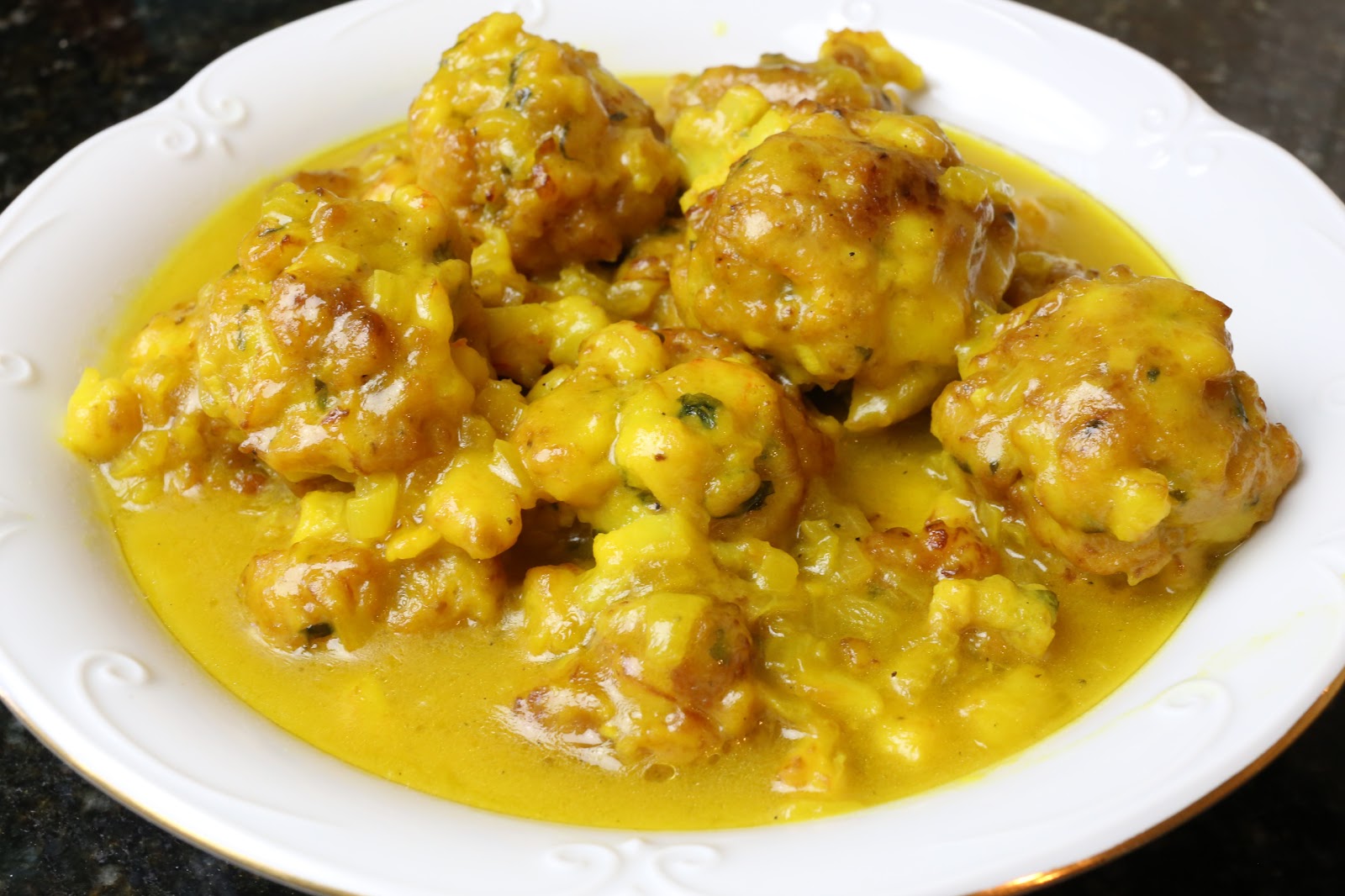 Cocina andaluza: Albóndigas de choco y gambas en salsa