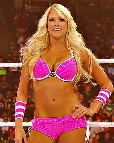 Kelly Kelly Facts And Latest Pictures 2013.