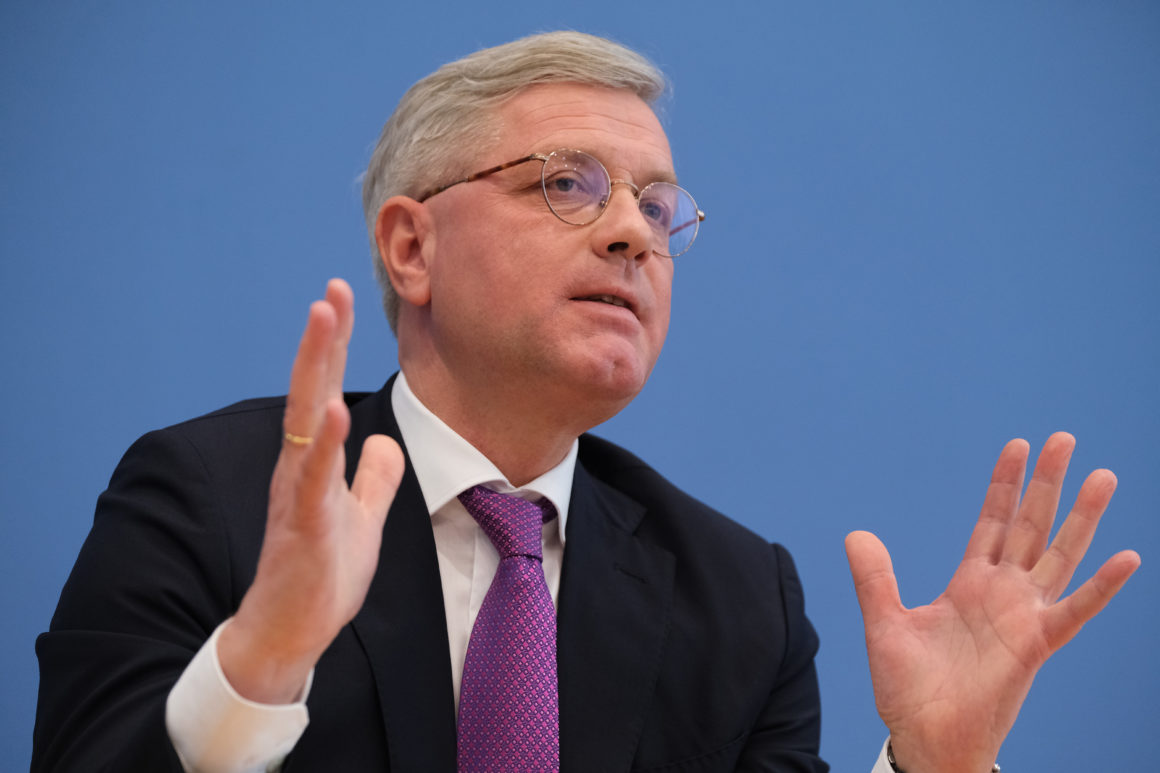 O VOO DO CORVO German Chancellor Hopeful Says Trump Win Risks O VOO DO CORVO German Chancellor Hopeful Says Trump Win Risks