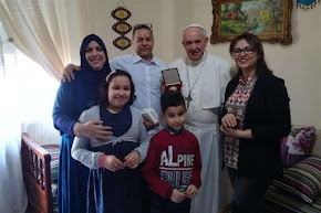 Milano, il Papa visita una famiglia di musulmani: ''Ha bevuto il latte con noi''