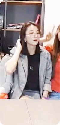 커리어 우먼느낌이 나는 비니.gif