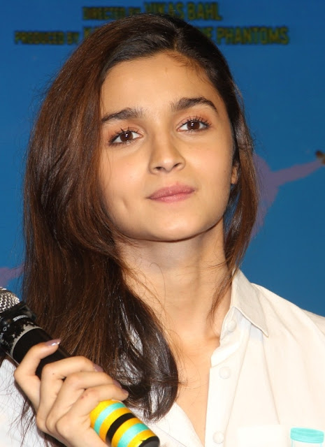 Alia Bhatt Looks Super Hot At Movie Song Launch in Mumbai 36