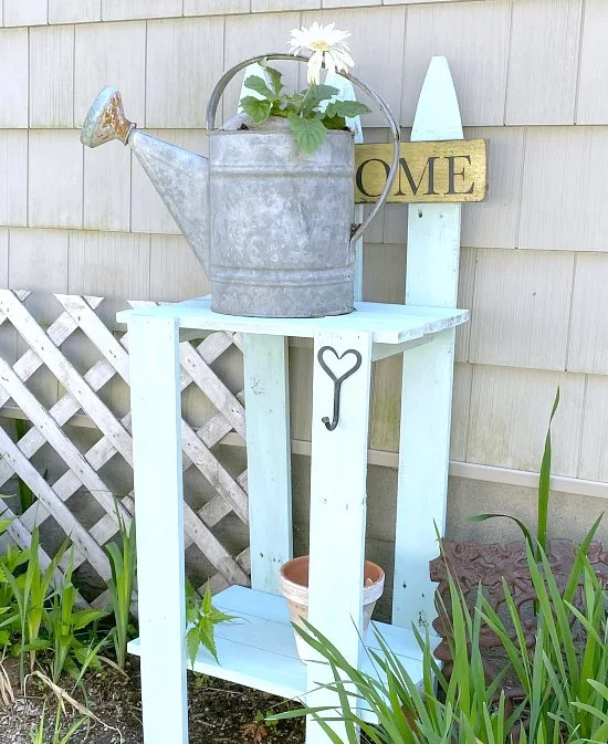 Easy DIY picket fence table