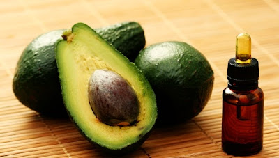 Έλαιο αβοκάντο: Ποια τα μοναδικά του οφέλη για το δέρμα
