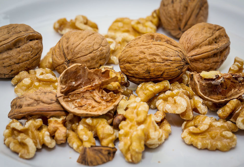 17 Amazing Health Benefits of Walnuts 17 Amazing Health Benefits of Walnuts