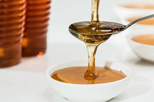 Benefits Of Honey For Hair-Honey can overcome the dandruff
