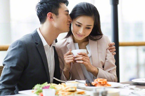 Người chồng của tôi trở nên ẻo lả điệu đà giông đàn bà Người chồng của tôi trở nên ẻo lả điệu đà giông đàn bà