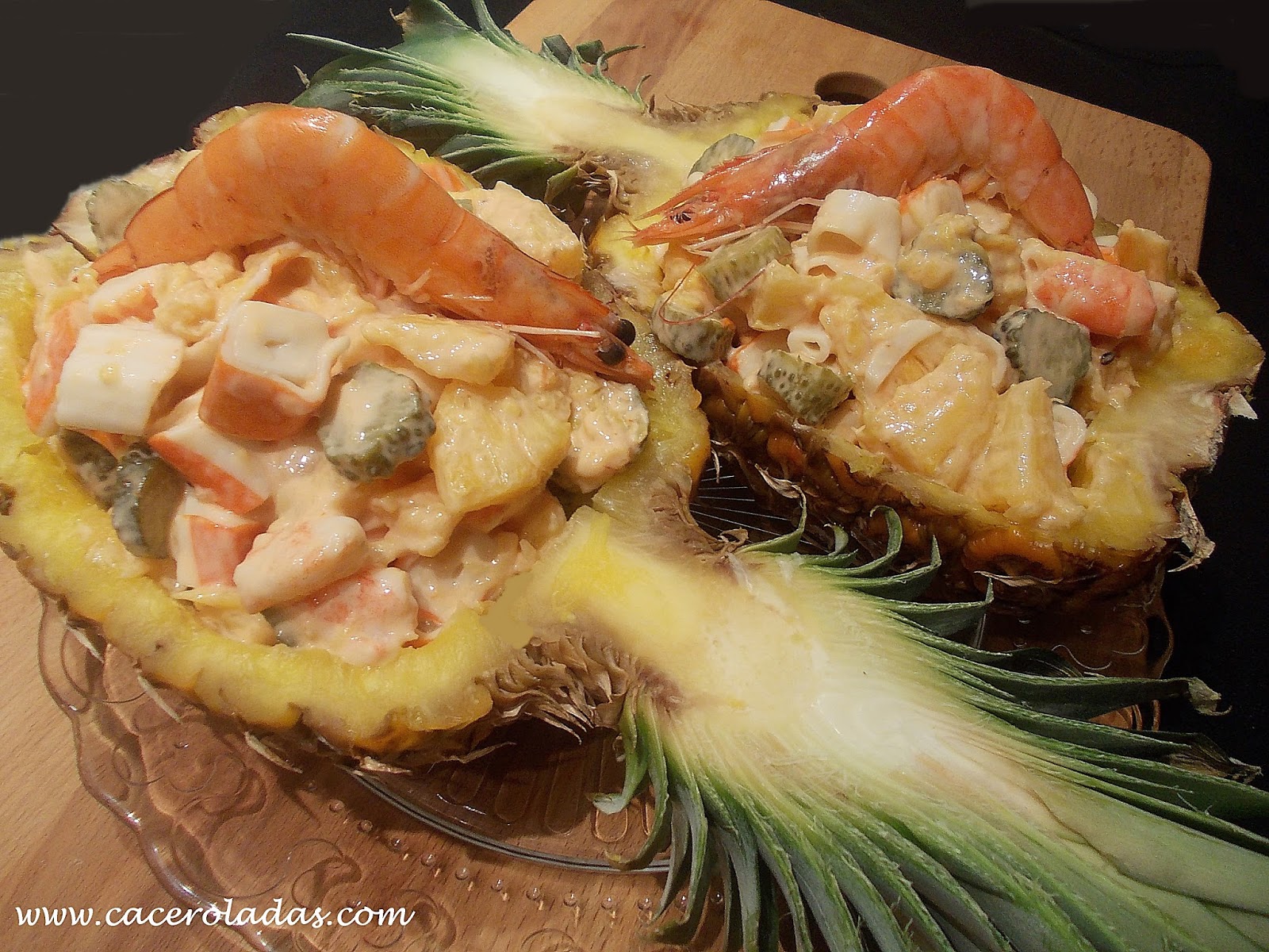 Cóctel de marisco con piña natural - CACEROLADAS