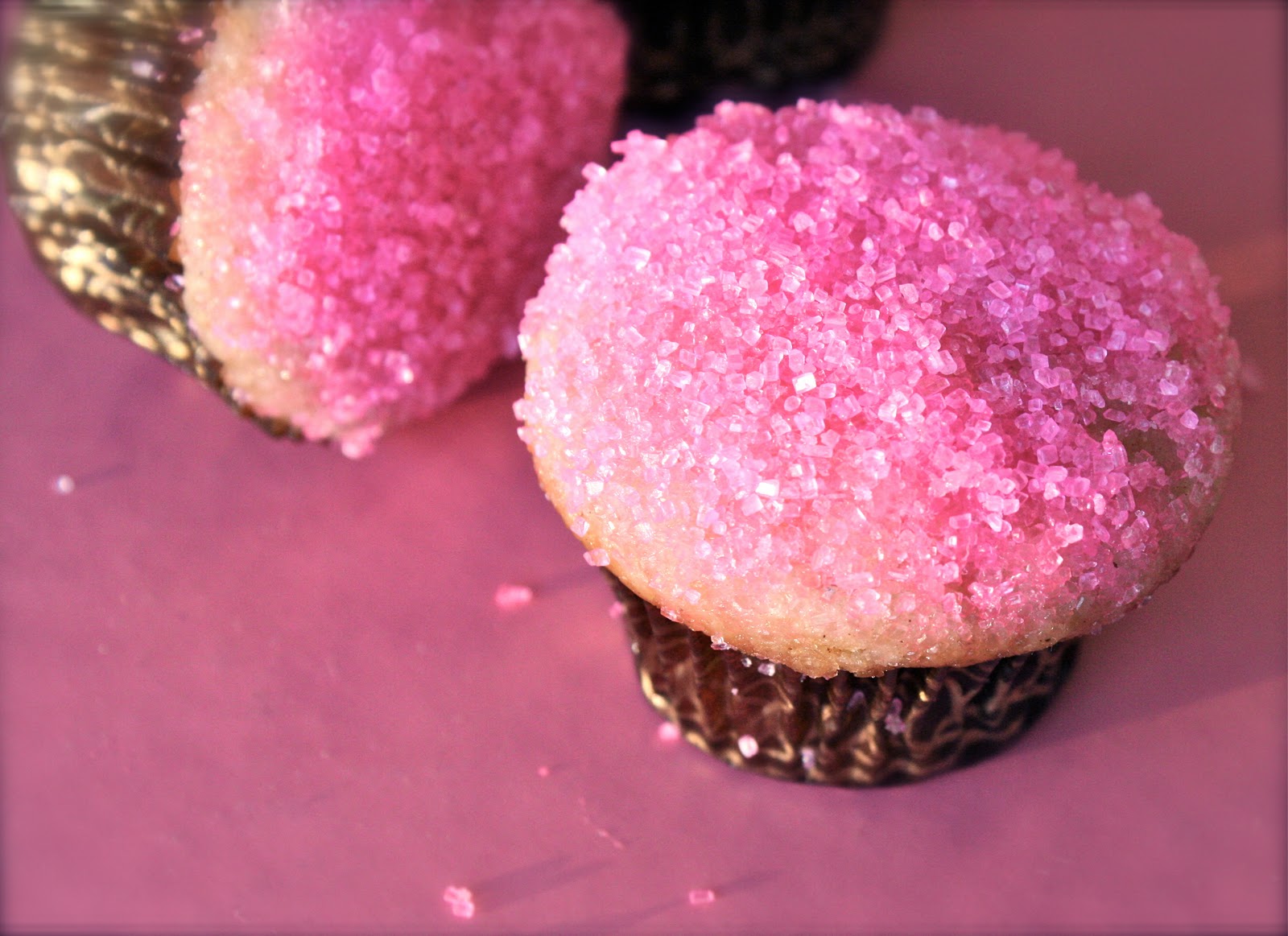 Neon Pink! Mini Doughnut Muffins / Hey, EEP!