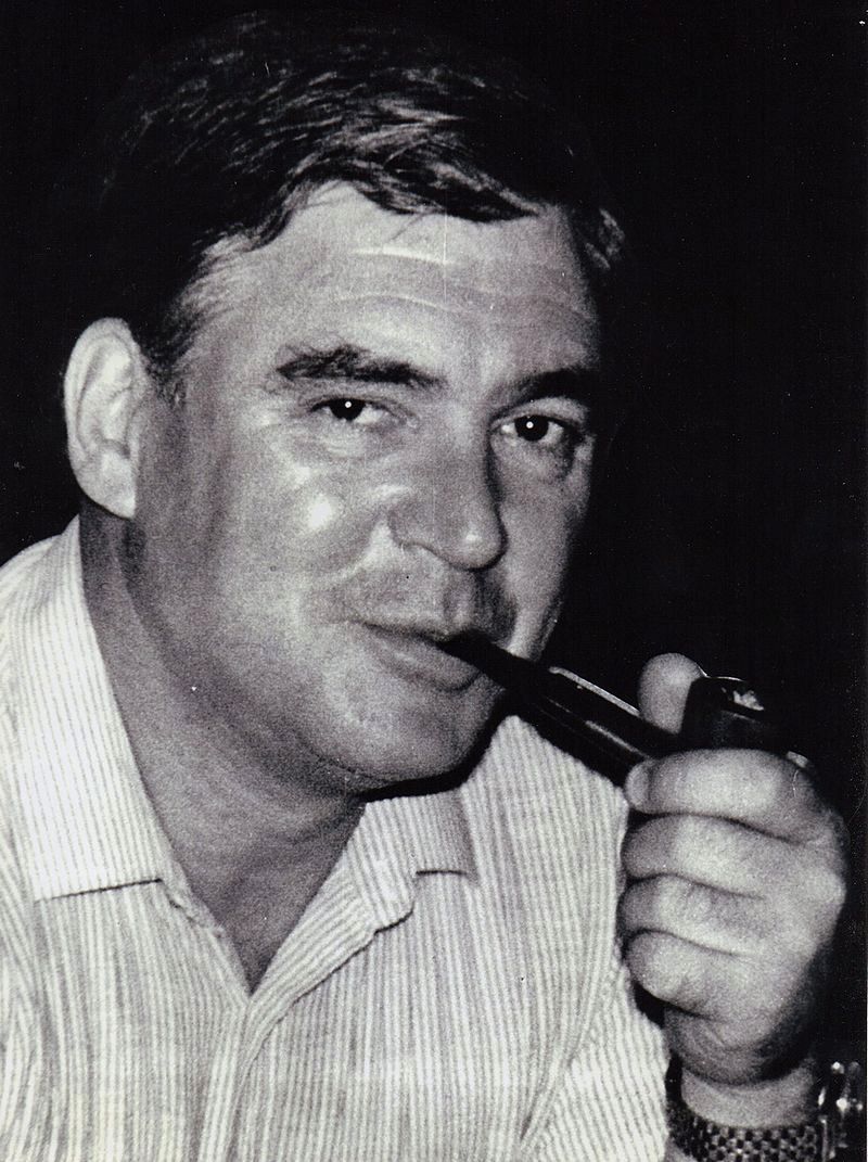 Famous Pipe Smokers Antoni Comas