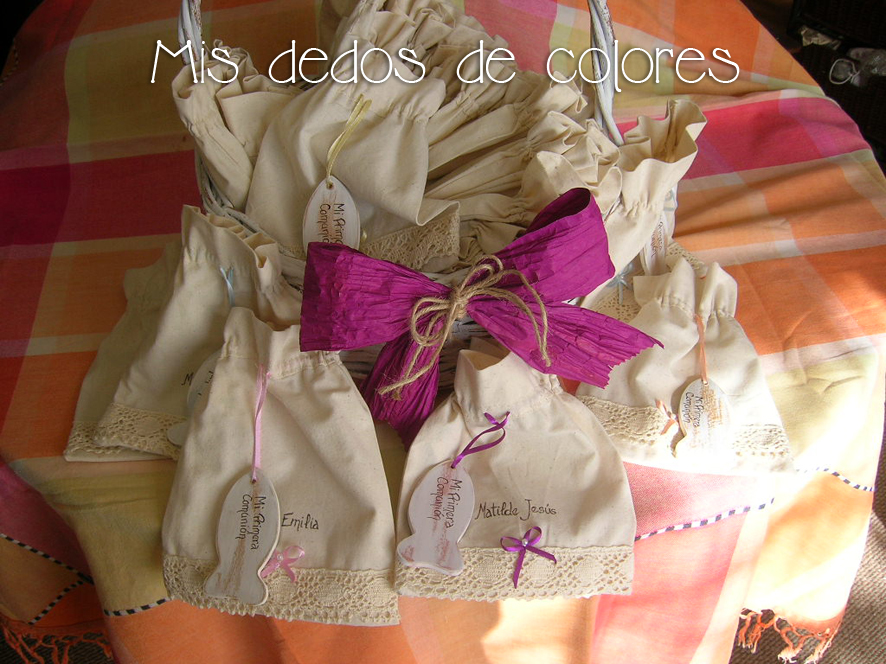 Mis dedos de colores: Recuerdos de Primera Comunión en género y madera