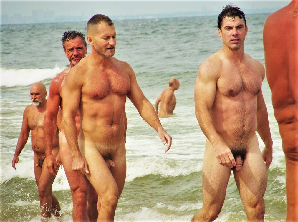 ★ Bulge and Naked Sports man : Daddy Nude Beach 787.