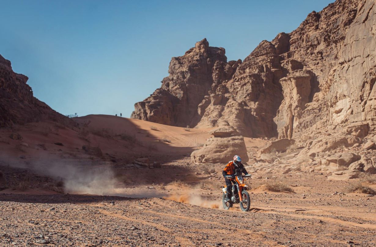 محمد البلوشي الإماراتي يفوز بلقب الدرّاجات النارية في رالي باها الأردن