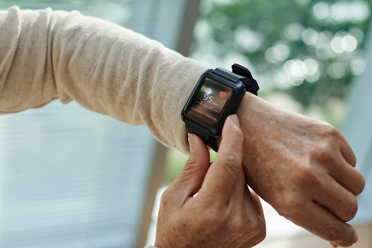 https://umcommunities.org/blog/christmas-gift-ideas-4-fitness-and-gps-trackers-for-seniors/