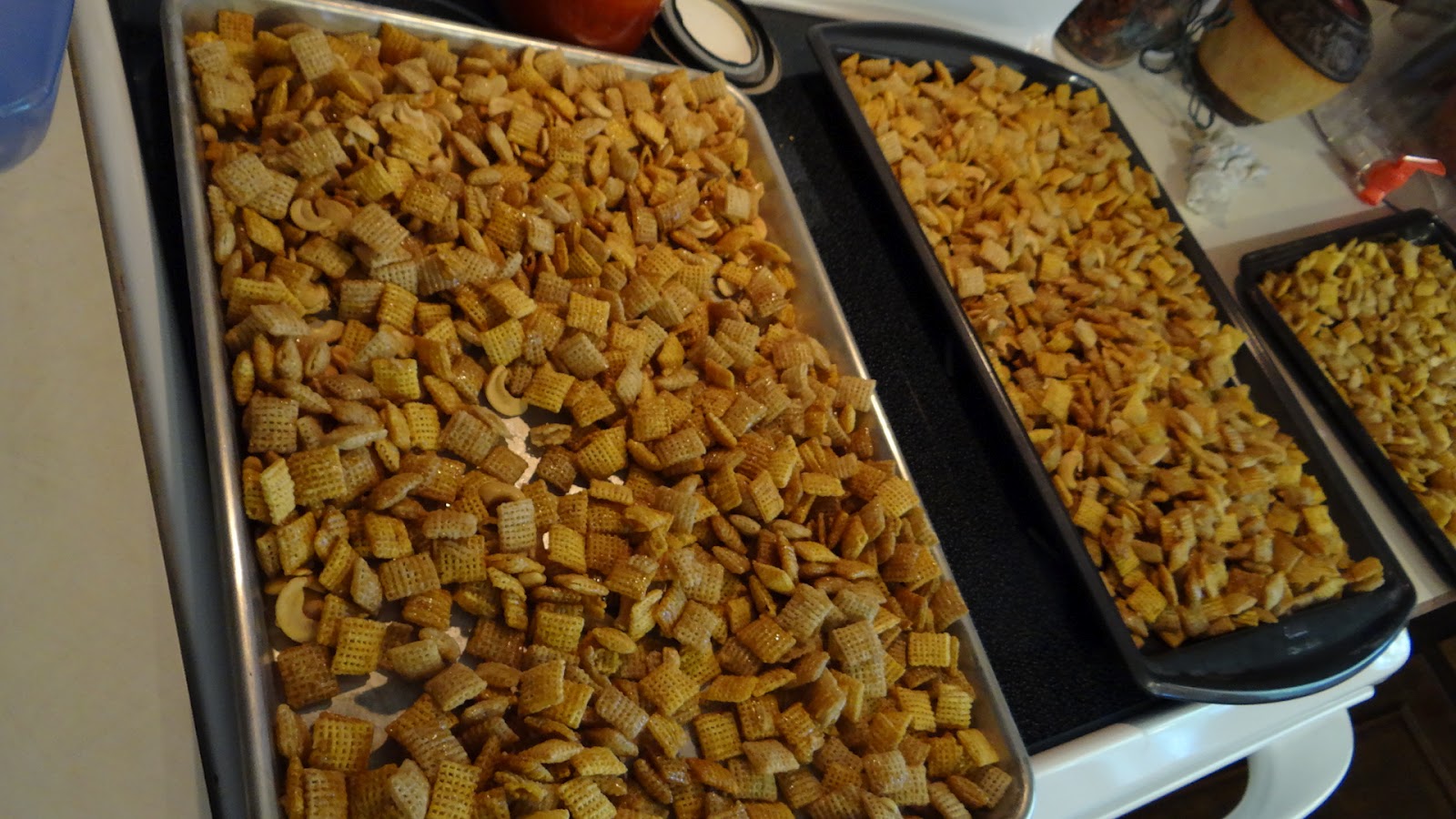 The Blooming Daisy Yummy Caramel Cashew Chex Mix!