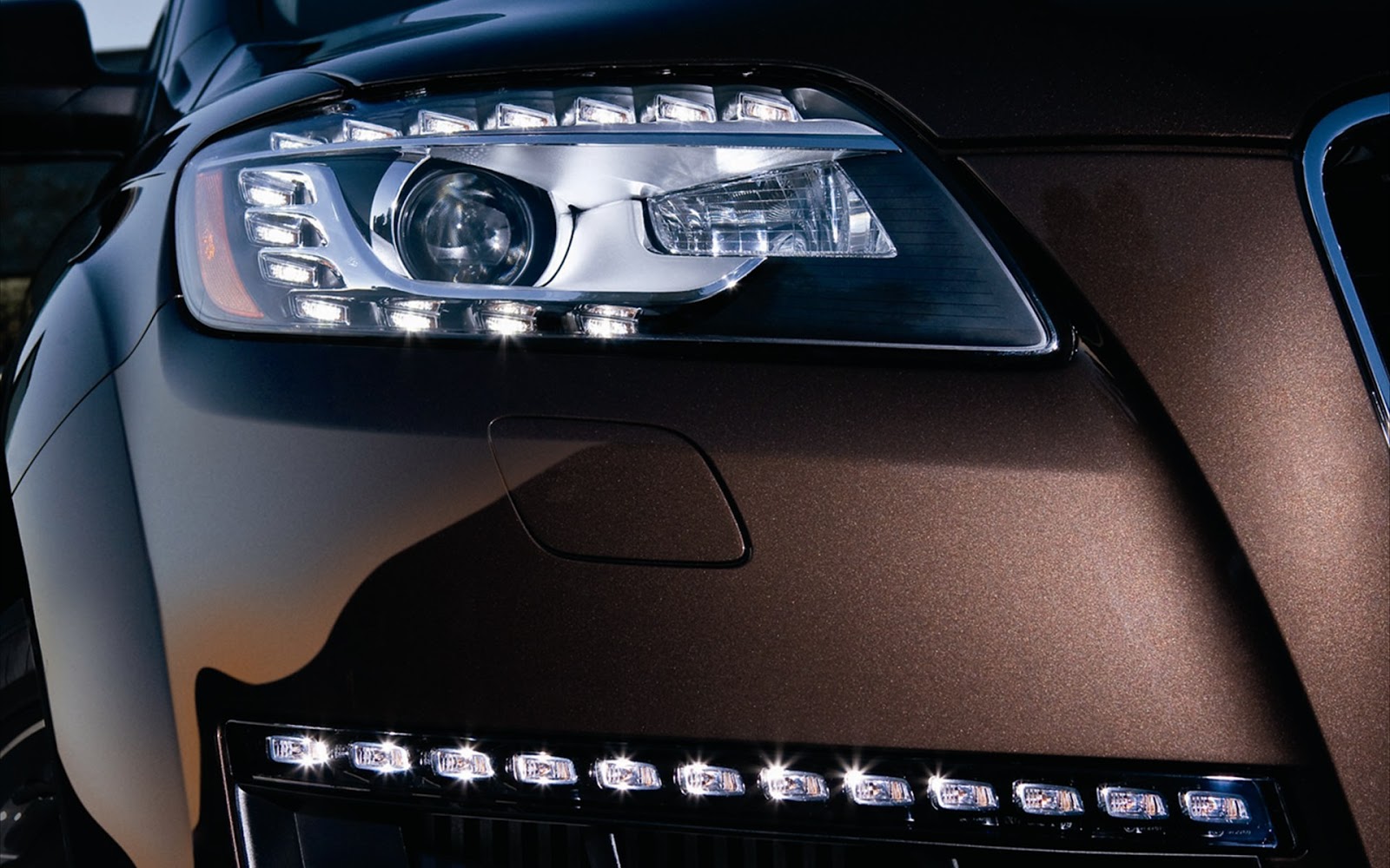 Audi Q7 Right Dipped Headlight