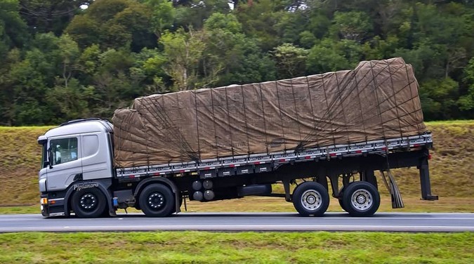 Há mesmo risco de acidente com carreta “arqueada” no tombador?