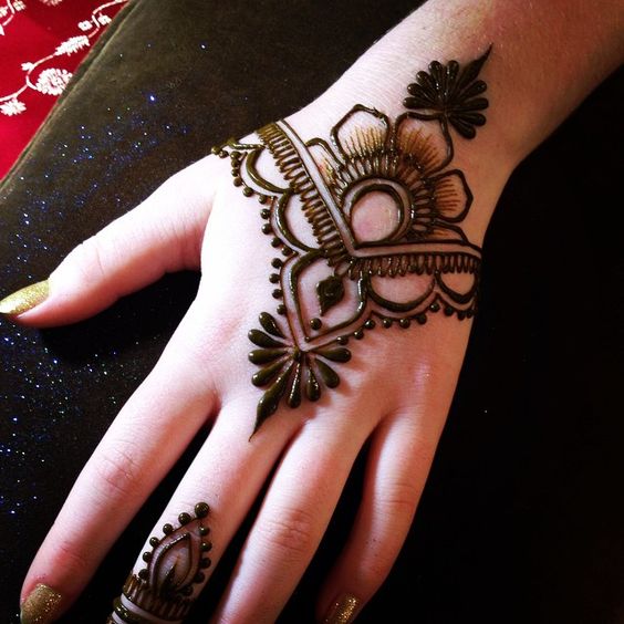 Fashion Flare♡♡: 7 Best Simple Heena Designs For Hands