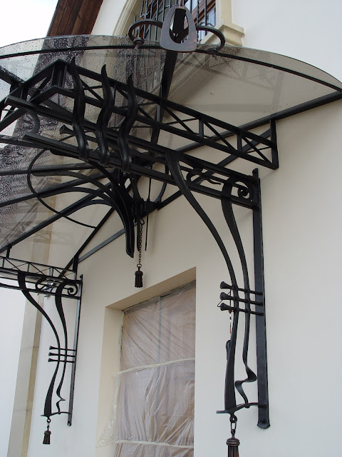 Кованые козырьки и навесы 