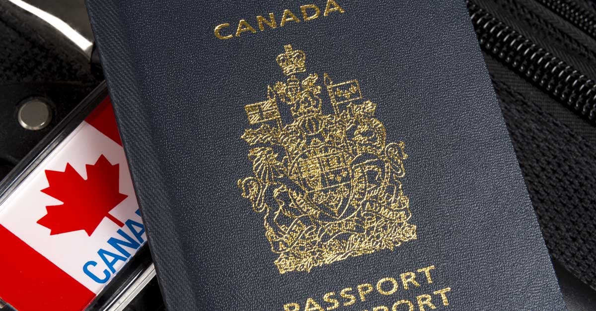 Photo de passeport au centre de la photo de Walmart et d'autres