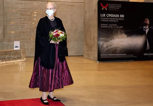 Queen Margrethe attended the gala final of the Lauritz Melchior International Singing Competition. pearl necklace and amethyst diamond earrings