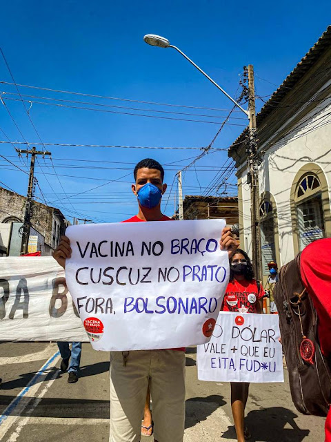 Manifestantes vão às ruas em protesto contra Bolsonaro, em São Luís