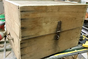 crate, rustic, old trunk, end table, https://goo.gl/nfzf4R