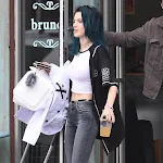 Bella Thorne Braless Foto 5