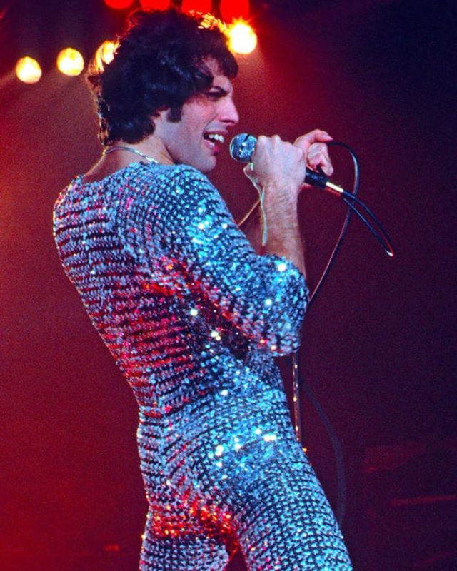 50 Candid Photographs of Freddie Mercury on Stage That Still Rock You