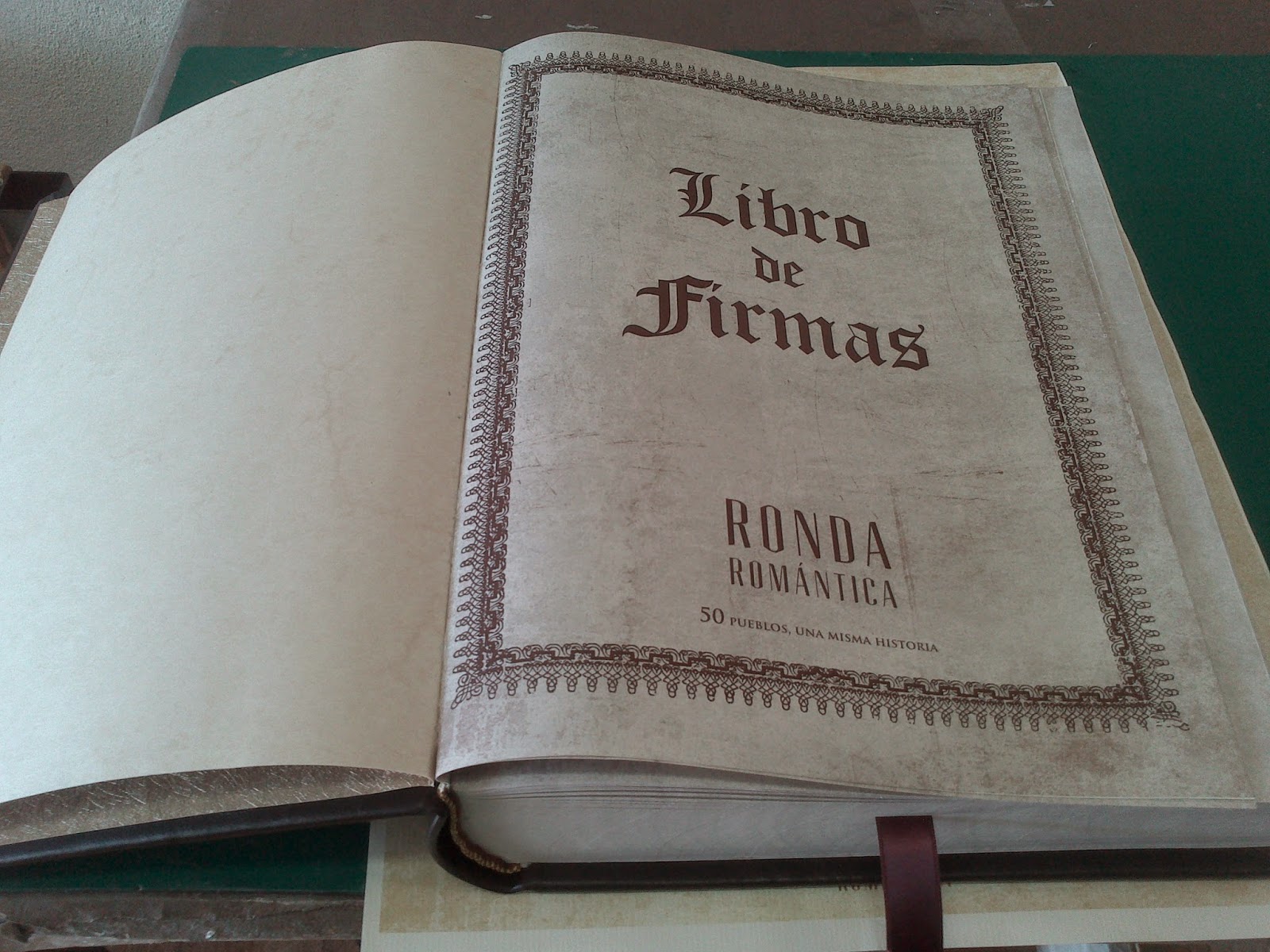 Encuadernación Casa del Artesano: LIBRO DE FIRMAS EN PIEL