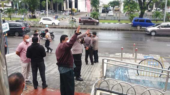 Polisi Kawal Ketat Sidang PK Bupati Pessel Rusma Yul Anwar
