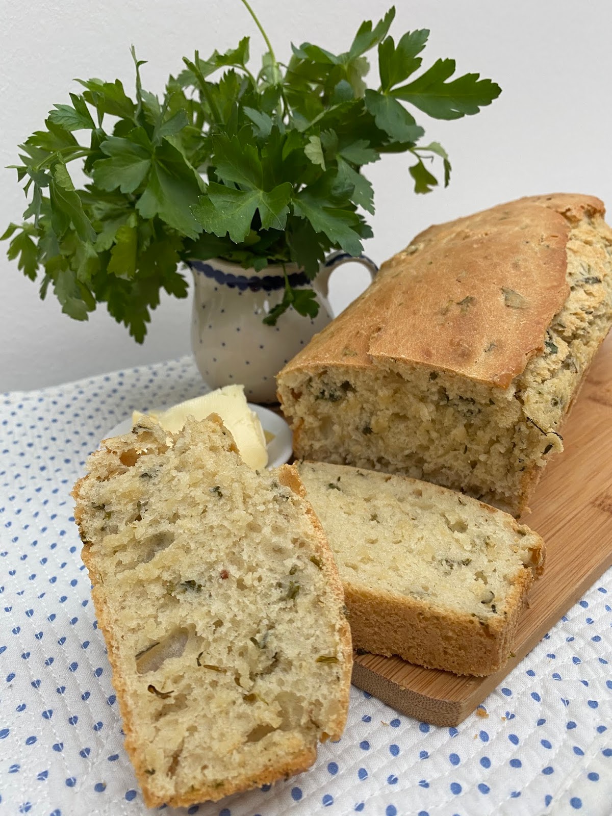 Ein schnelles Rezept für ein leckeres und gesundes Dinkel-Kräuterbrot ...