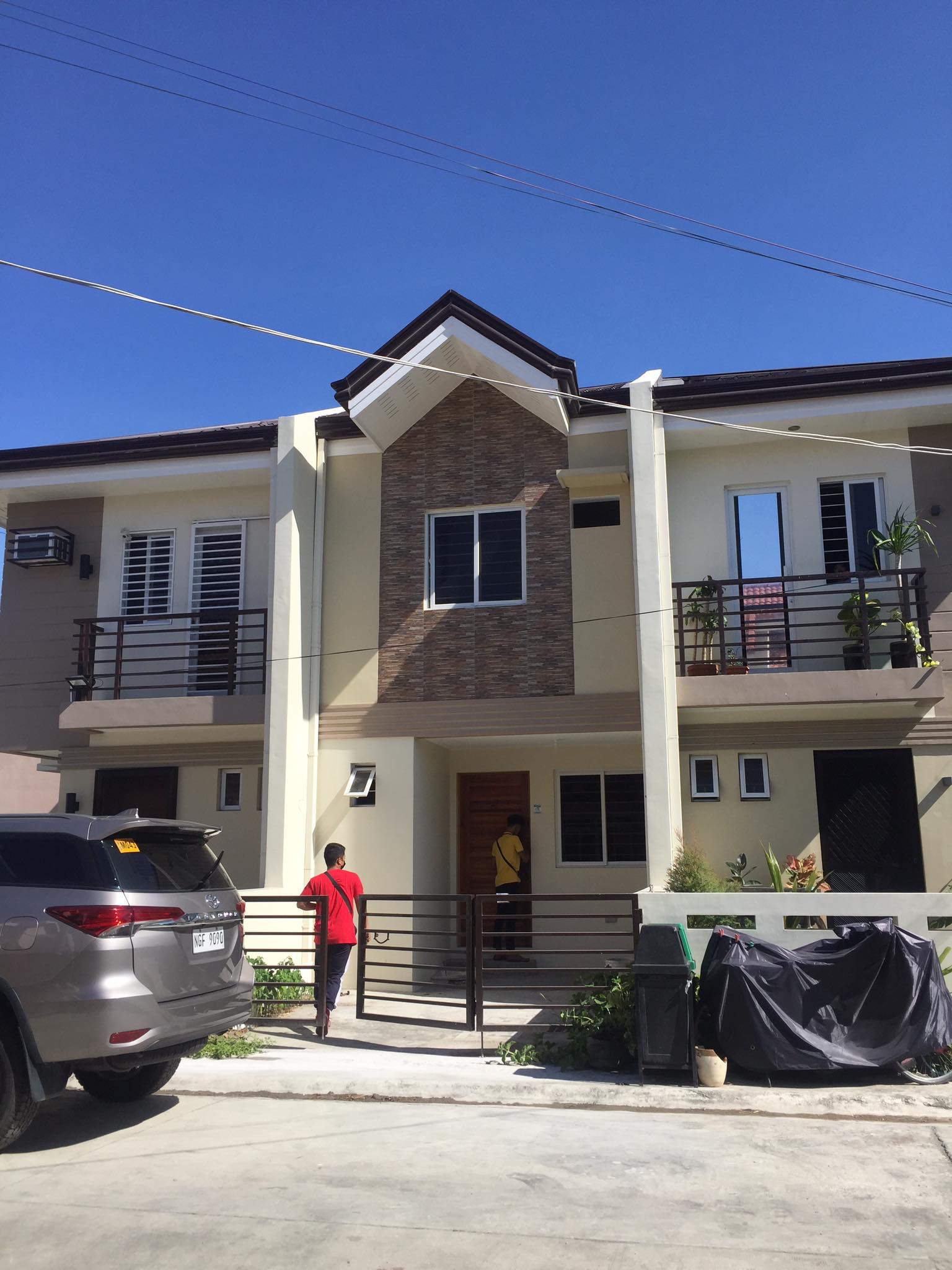 House for Sale by MF RESTON REALTY HOUSE FOR SALE IN EXCLUSIVE