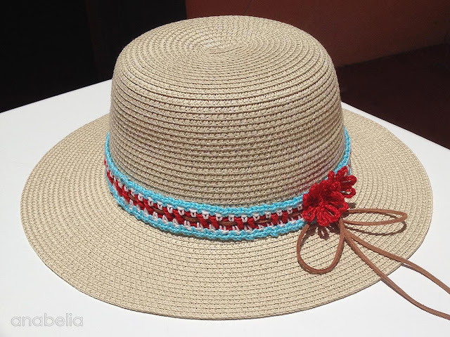 How to customize a summer hat with crochet, free pattern by Anabelia Craft Design