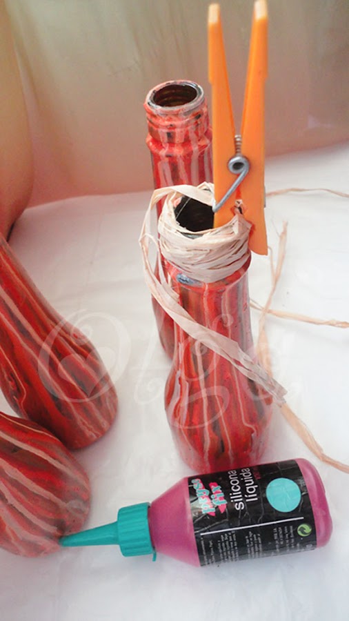 tutorial pintar botellas de cristal y flores de papel imitando libro antiguo