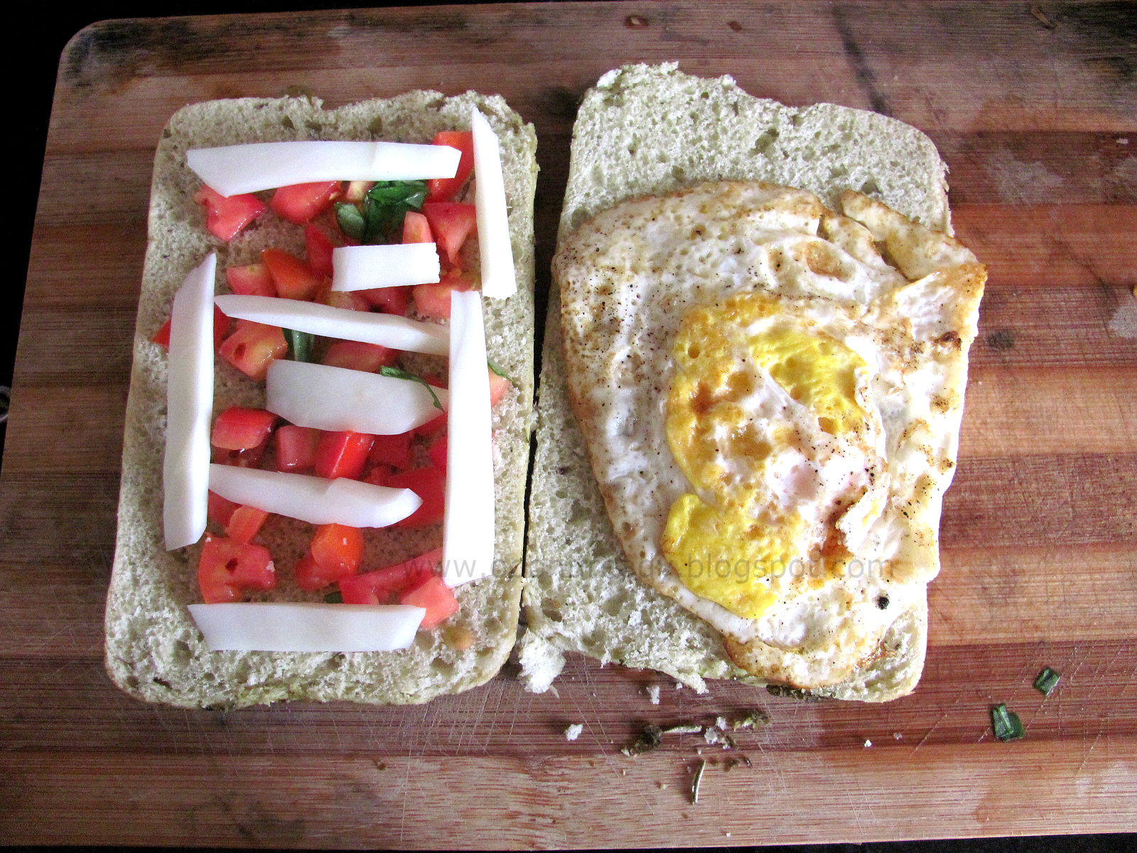 Oonu ready Basil Tomato Egg Sandwich