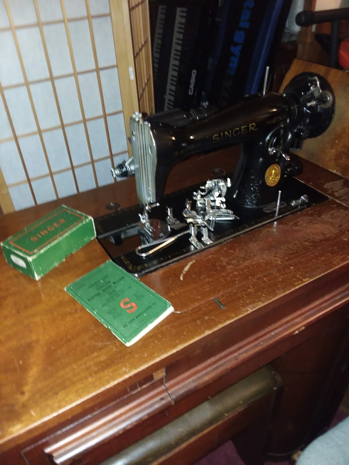 Singer 1591 potted motor sewing machine