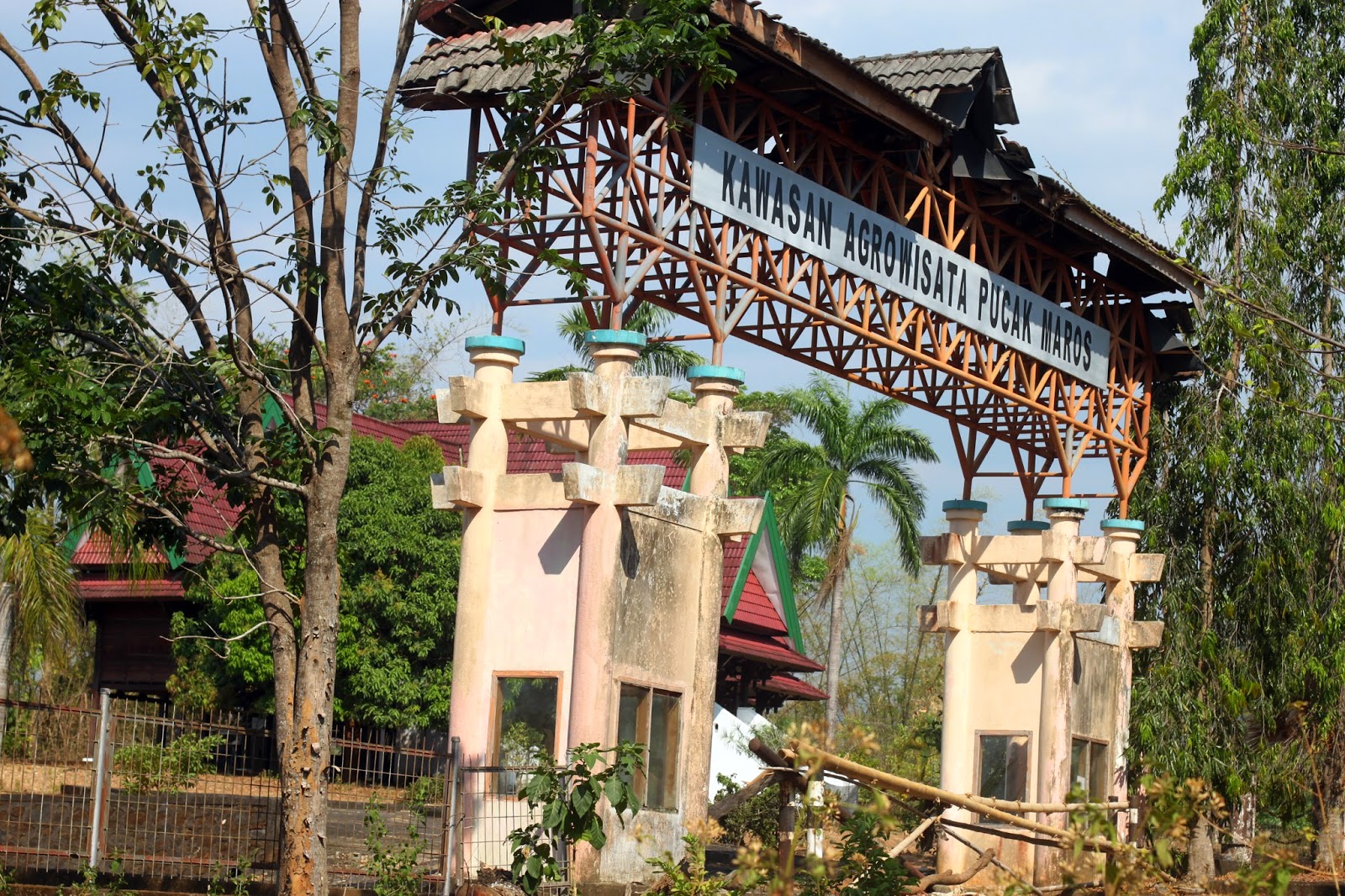 L-KOMPLEKS ON LINE: KEBUN RAYA PUCAK TERBENGKALAI