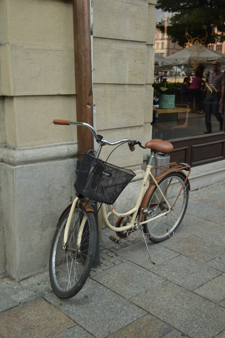 biking in europe, photos of bikes, georgiana quaint, travelling by bike, kolař, cyklista, na kole po evropě