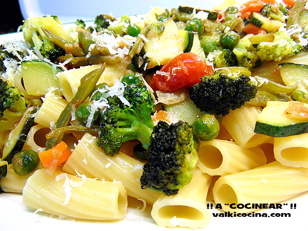 Pasta Primavera: Tortiglioni Con Verduras Salteadas Y Queso